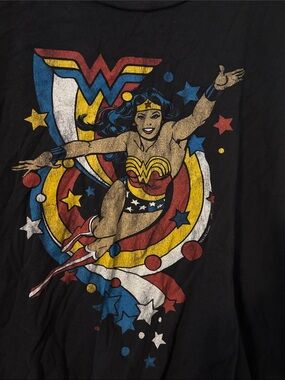Large Vintage Wonder Woman Graphic Tee - Black, Red, Yellow, Blue